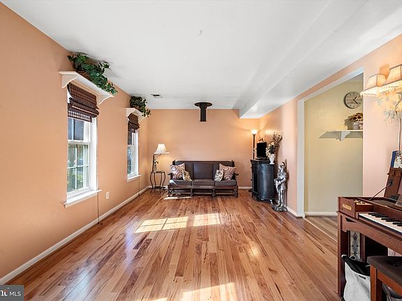 4th image of 5126 Macnamara Dr