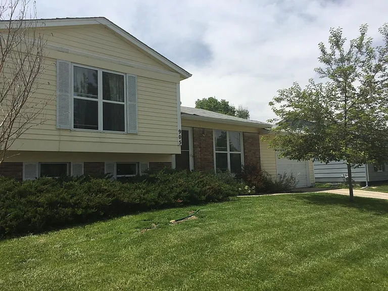 905 Acadia Ave — Photo 3