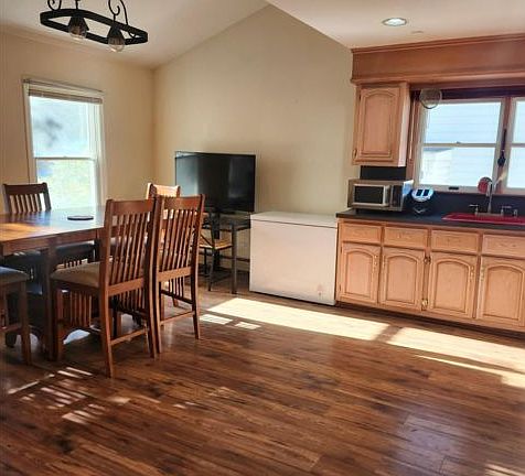 4th image of 174 Hegemans Ln #2