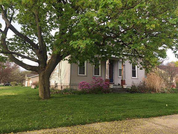 3rd image of 944 E 8th St