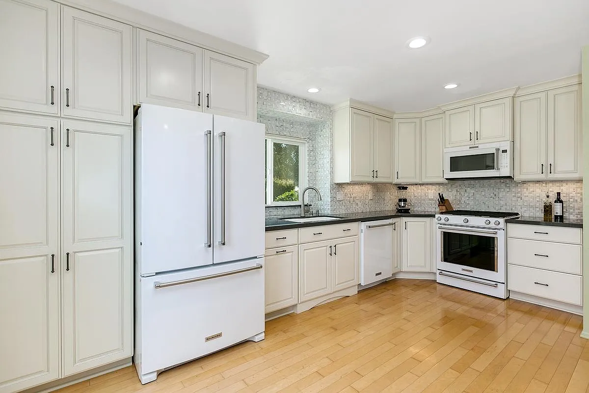 2 bed, 1.5 bath, 1304 sqft, $3,850 — Photo 4