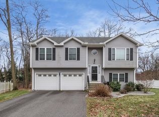 47 Piper Ln, East Hartford, CT 06118