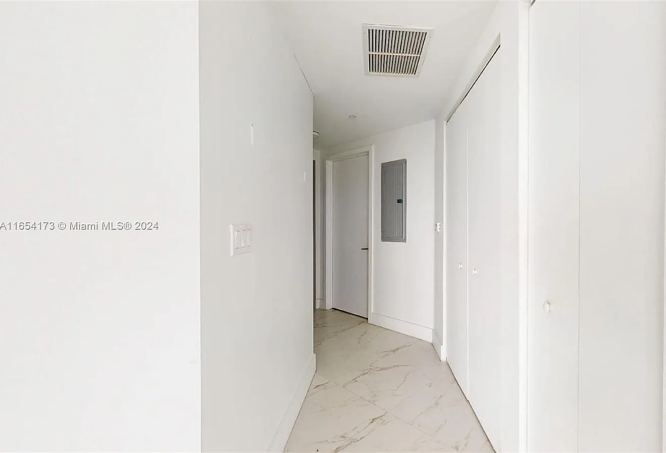 2 bed, 1171 sqft, $5,500 — Photo 2