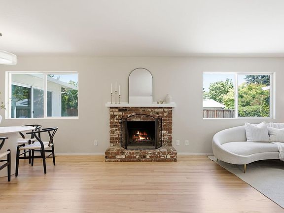 4th image of 315 W Portola Ave