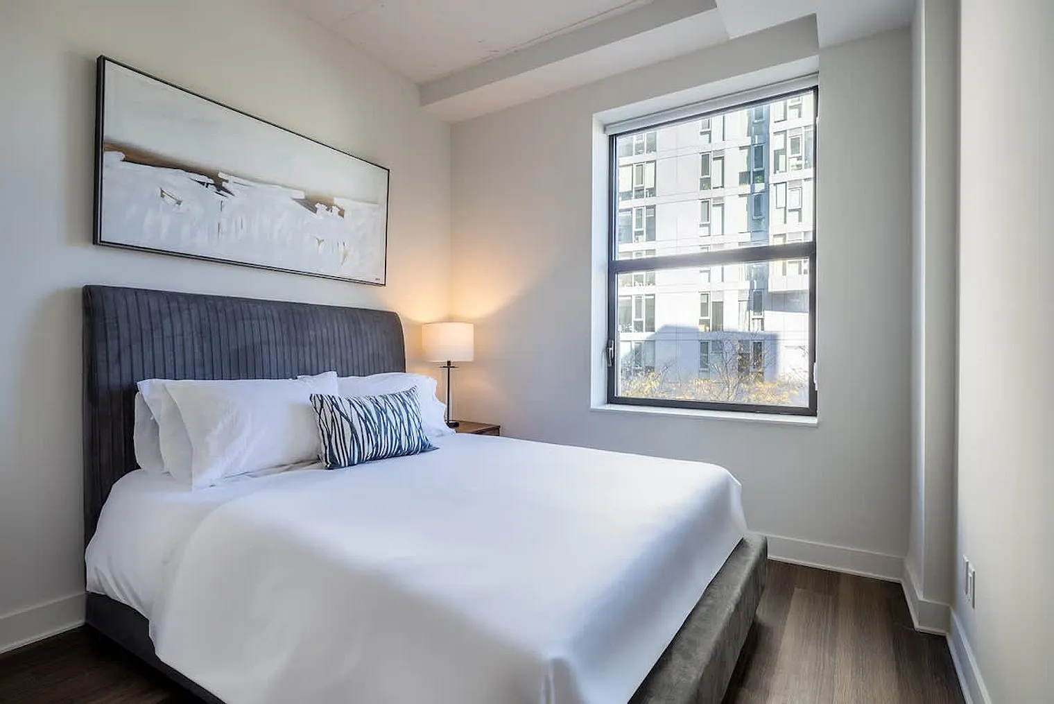 2 bed, 1.0 bath, 807 sqft, $7,854 — Photo 3