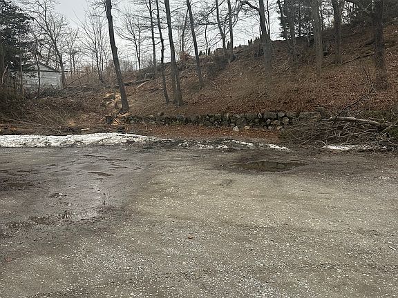 5th image of 31 Forest Ave
