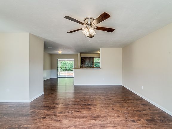 3rd image of 1339 W Wellington Dr