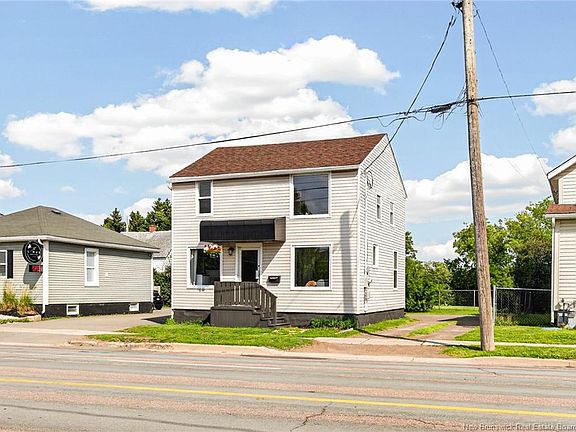 3rd image of 1702 Main St