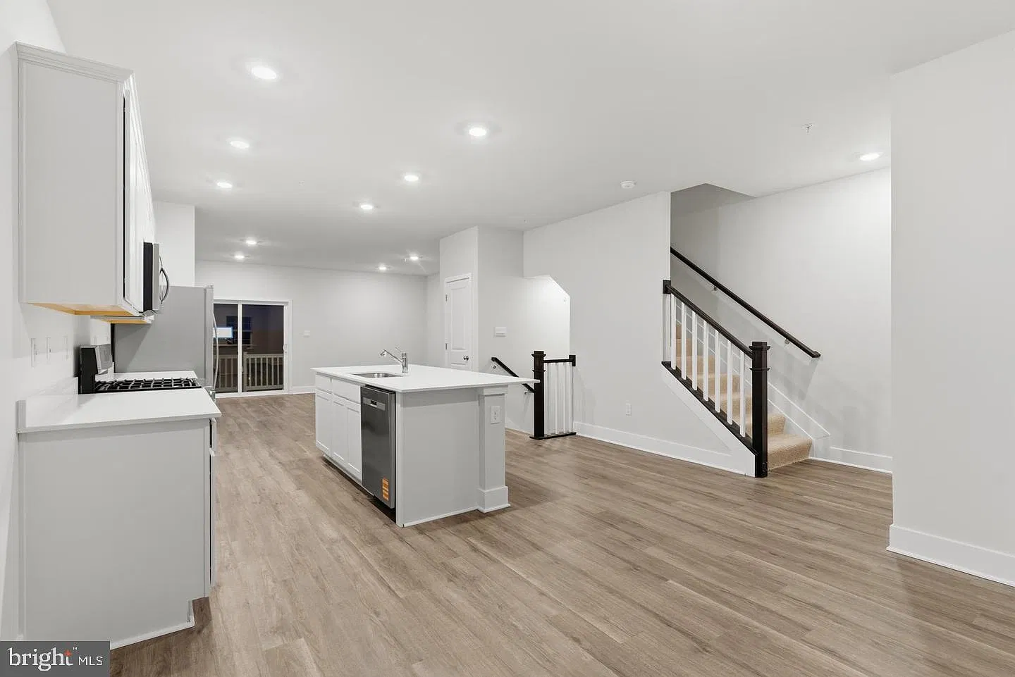 4 bed, 3.0 bath, $3,400 — Photo 4