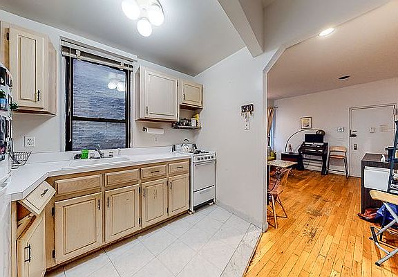 5th image of 7 W 103rd St APT 4B