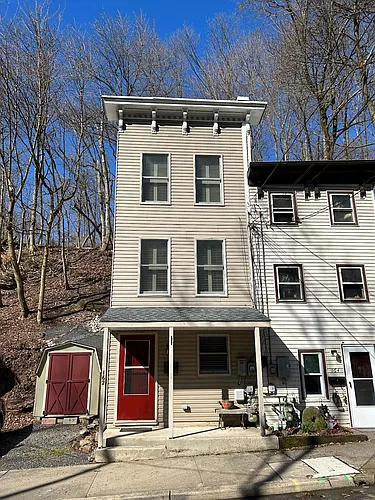 162 York St Photo 1
