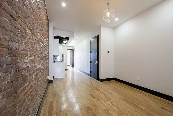 Rented by Hagstrom Management Inc | media 31