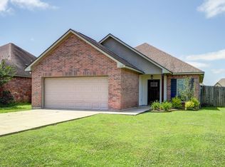 109 Hidden Hills Dr, Youngsville, LA 70592