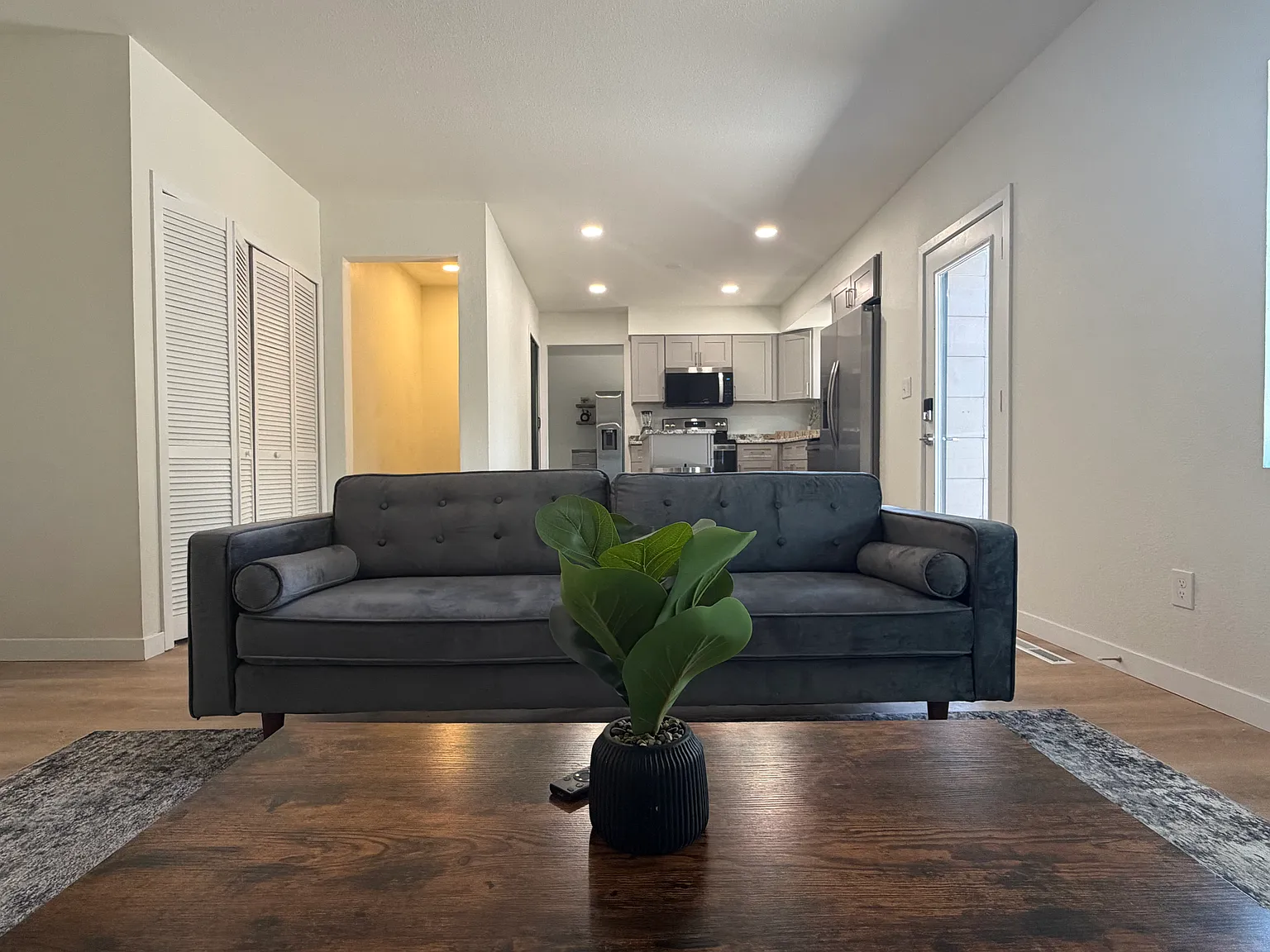 7 bed, 2496 sqft, $2,950 — Photo 3