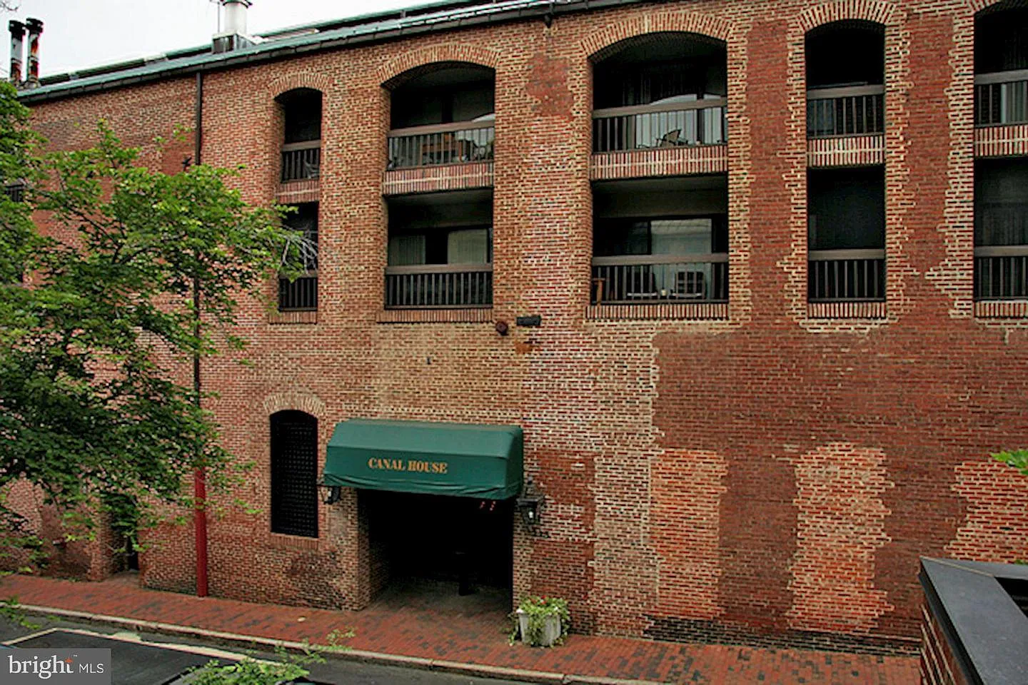 3225 Grace St NW APT 104 photo 1