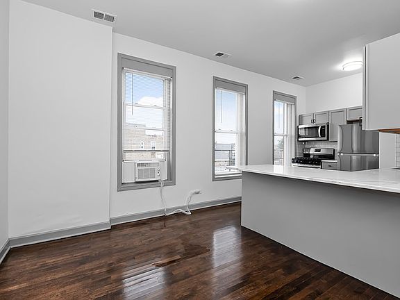 4th image of 2026 S Washtenaw Ave APT 3E