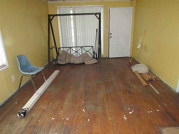 5th image of 904 Glenmore Dr