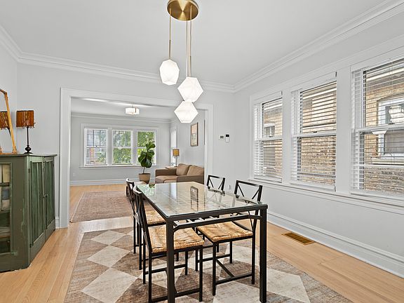 4th image of 5614 W Cornelia Ave