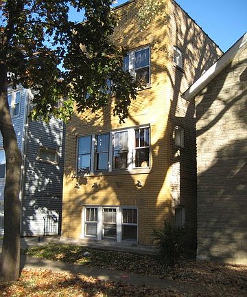 2nd image of 926 Beloit Ave #B