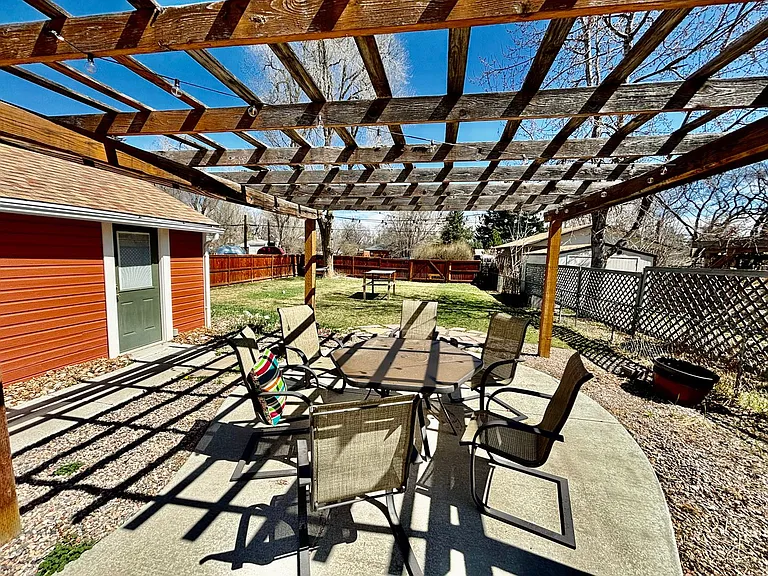 318 Scott Ave #B — Photo 16