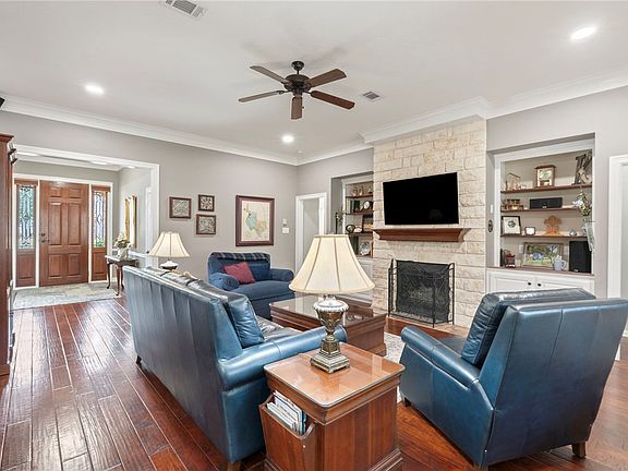 5th image of 704 Prestwick Ct