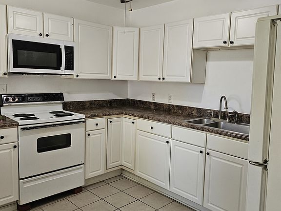 3rd image of 1408 E Cervantes St #A