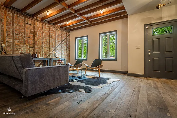 Rented by Dixon Advisory USA Inc. | media 18