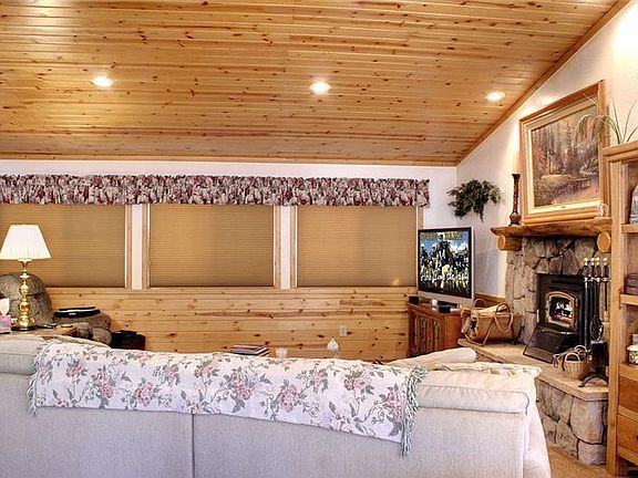 5th image of 42680 Edgehill Dr