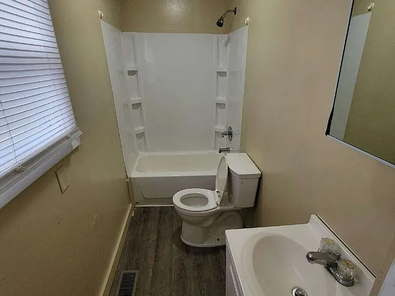 6117 Bettcher Ave — Photo 2