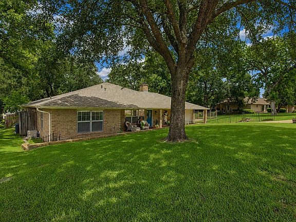 3rd image of 1450 Pleasant Valley Dr