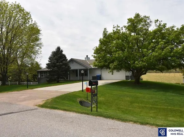 925 E Hillcrest Dr, Lincoln, NE 68520