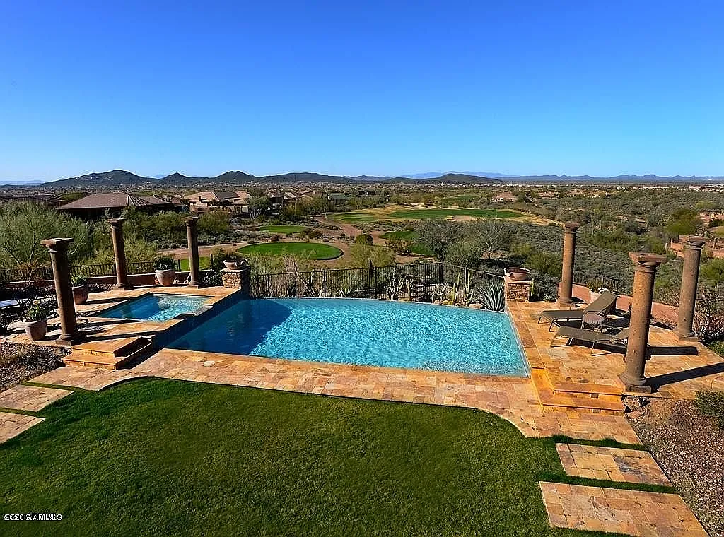 5 bed, 4.5 bath, 4561 sqft, $7,995 — Photo 4