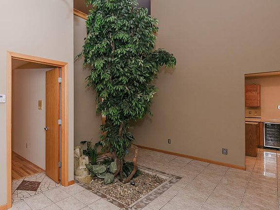 4th image of 16339 Bellingham Dr