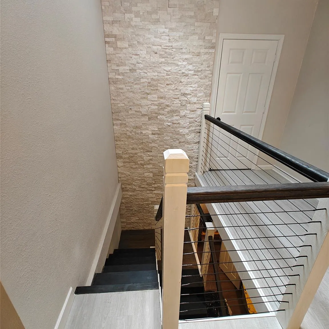 4 bed, 2.0 bath, 2022 sqft, $3,000 — Photo 4