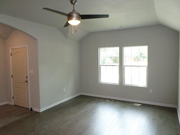 3rd image of 2024 W East Roberts St