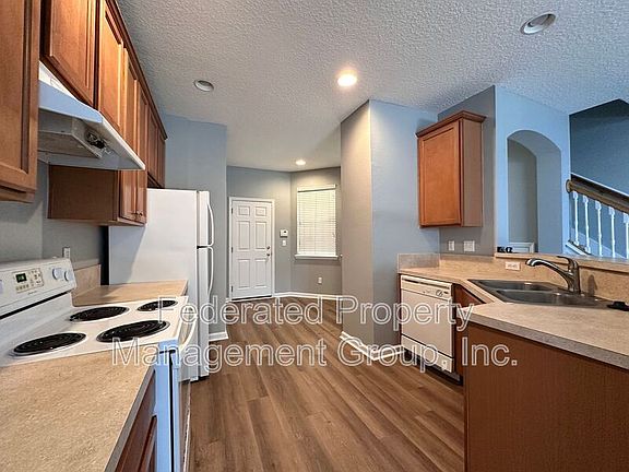 4th image of 3730 E Creswick Cir