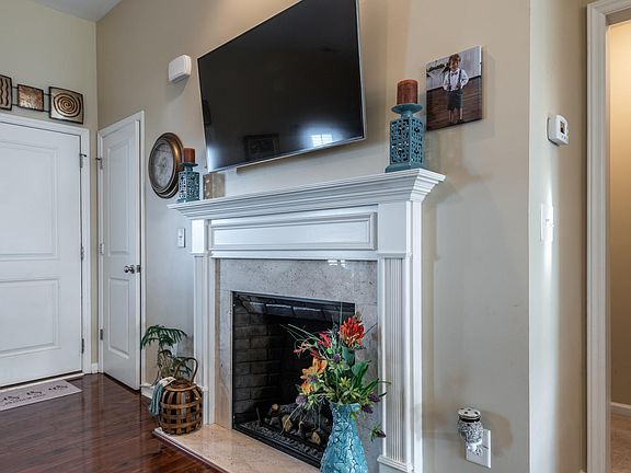 5th image of 501 Abington Court