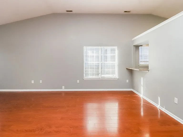 3606 Briarthorne Dr — Photo 2