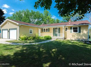 2213 Timberwood Dr SE, Kentwood, MI 49508