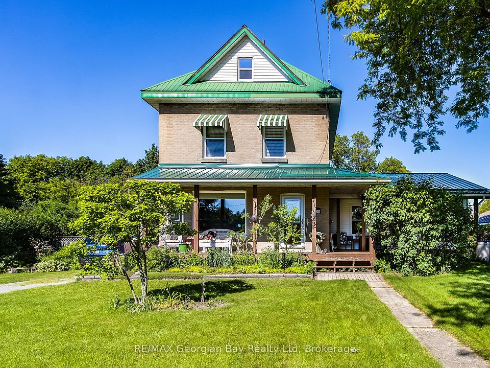 1st image of 305 Lindsay St E