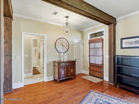 3rd image of 335 Towne St