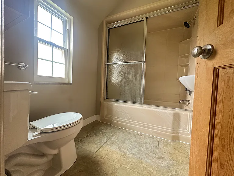 1920 James St — Photo 17