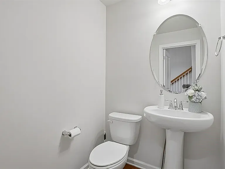 69 Spruce St — Photo 16