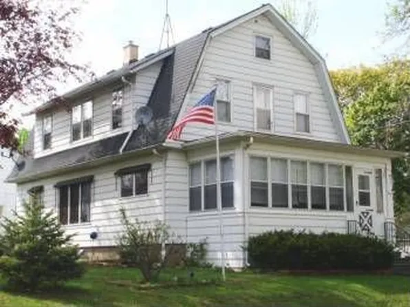 99 Robert St, Fort Atkinson, WI 53538