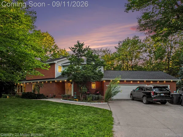 6003 Evergreen St, Midland, MI 48642