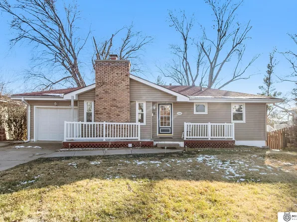 7325 Wood River Dr, Bellevue, NE 68157