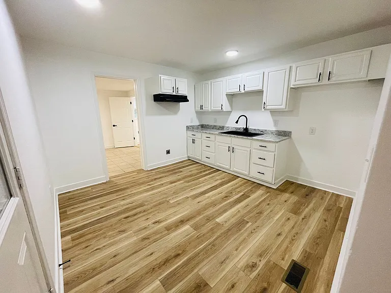 6611 E Wakefield Dr — Photo 3