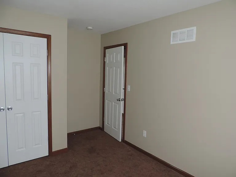 1009 Higgins St — Photo 14
