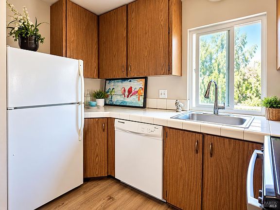 5th image of 300 Stony Point Road #164