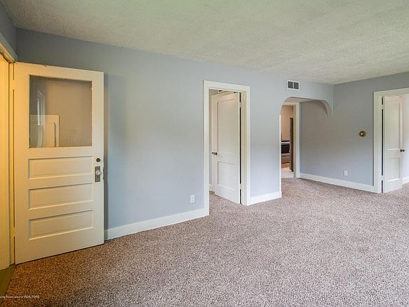 3rd image of 1550 Roosevelt Ave